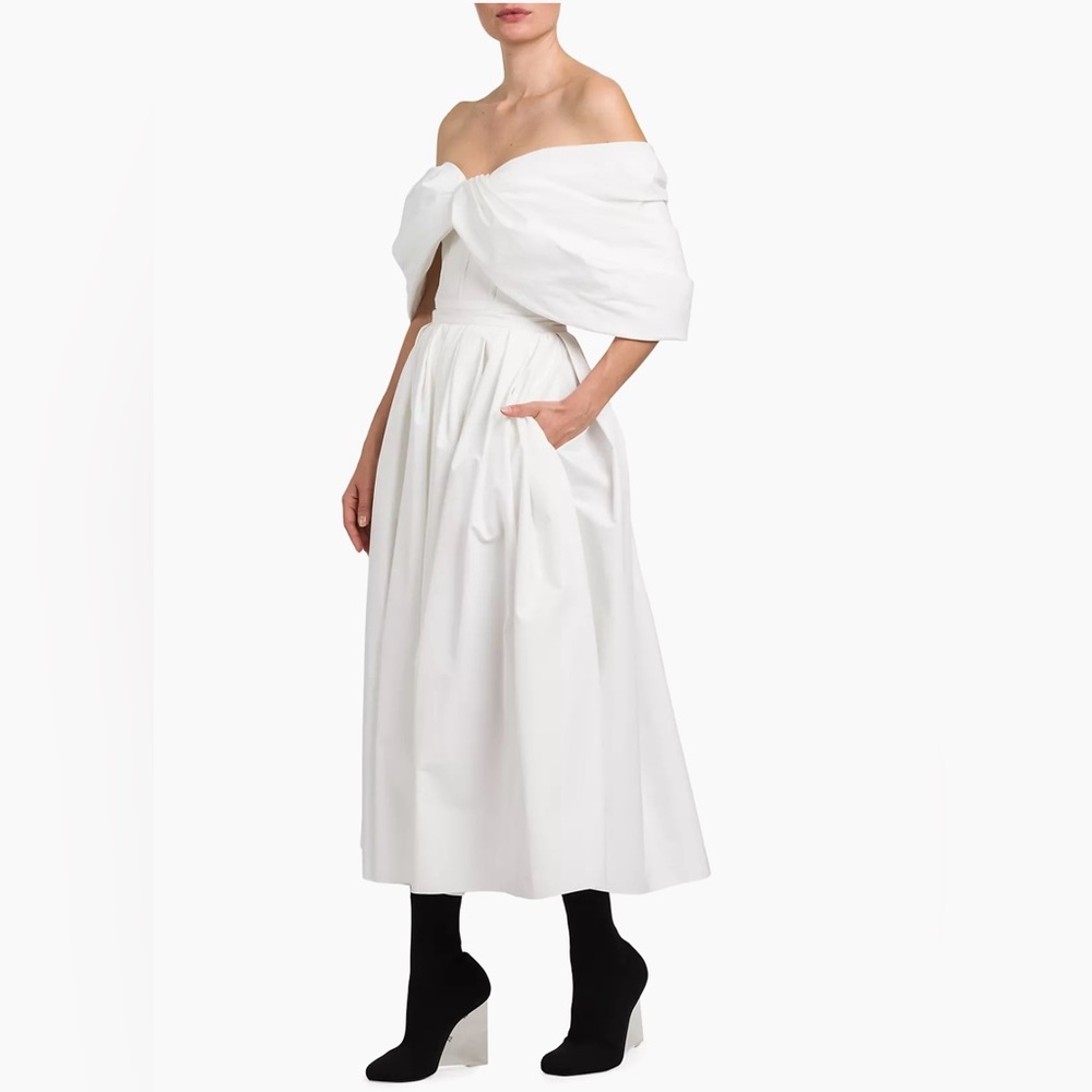 Alexander McQueen
Off-The-Shoulder Corset Midi-Dress
